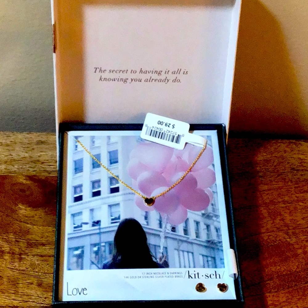 334 ❤️NIB Beautiful Kit sch  Heart Necklace & Earring Set❤️